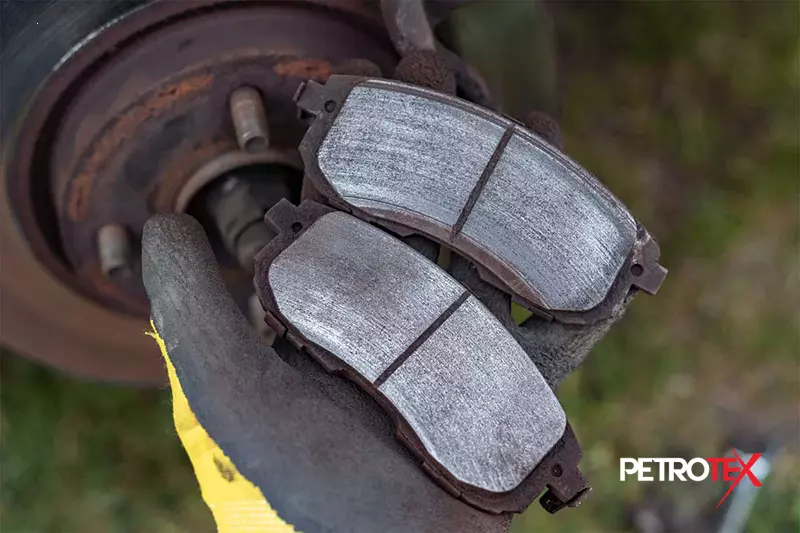 لنت ترمز چیست؟ آشنایی با علائم خرابی لنت ترمز خودرو