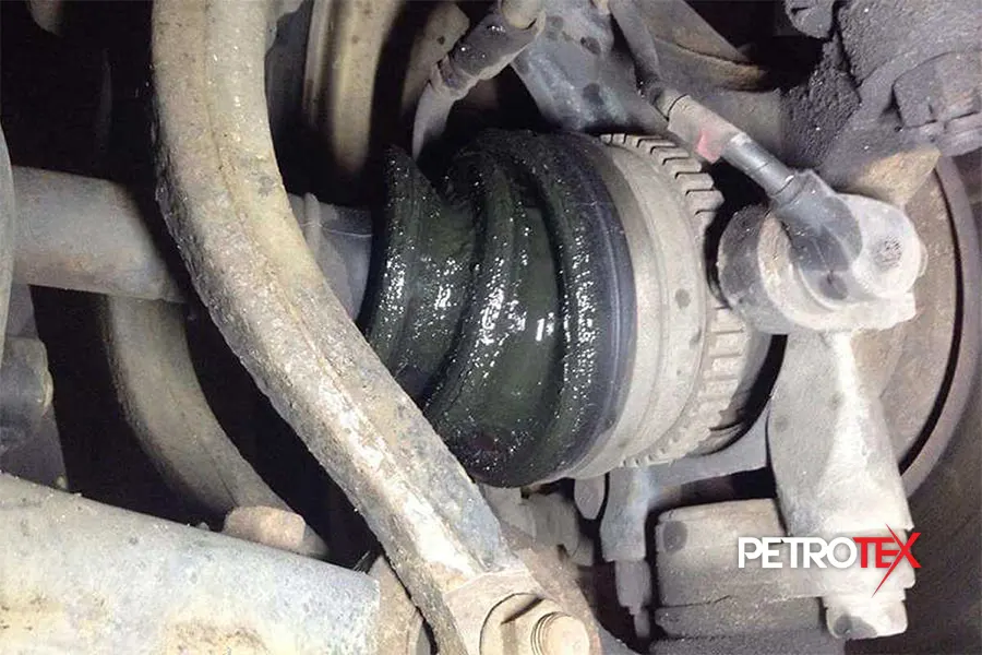 پلوس یکی از قطعات مهم در قسمت جلوبندی خودرو است که وظیفه مهمی دارد و خرابی آن میتواند خطرآفرین باشد. خطرات خرابی و علائم خرابی پلوس