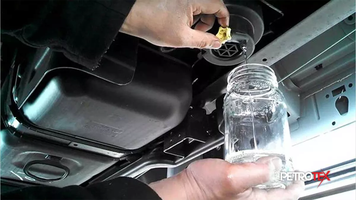 نشانههای وجود آب در باک بنزین و روشهای تخلیه