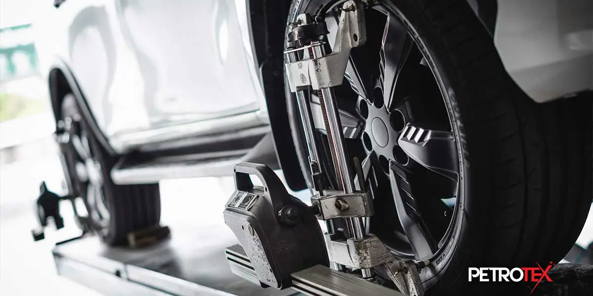 میزان فرمان خودرو چیست؟ دلایل و علائم به هم خوردن تنظیم فرمان